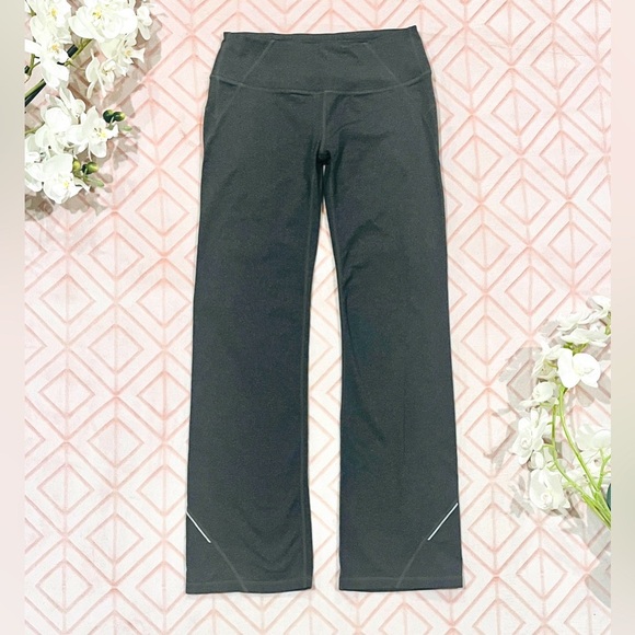 ✨🩶 ATHLETA Flare Pant 🩶✨ - Picture 1 of 6